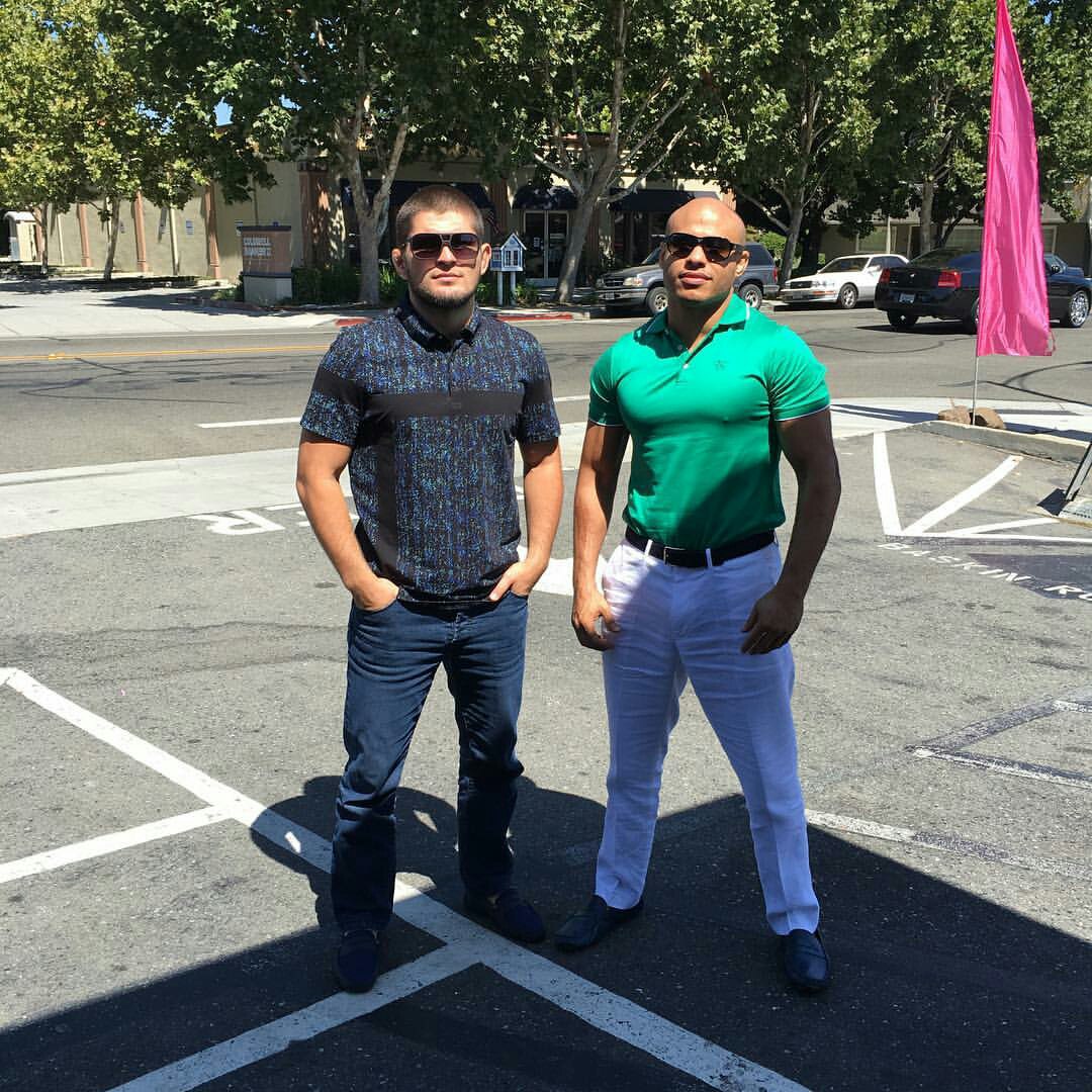 Nếu Conor McGregor lên phố choảng nhau với Khabib, chuyện gì xảy ra?